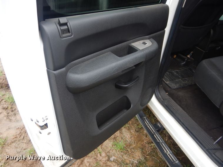 image for item GK9073 2011 Chevrolet Silverado 1500  Crew Cab pickup truck