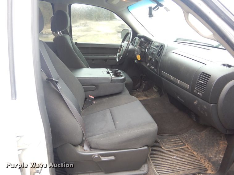 image for item GK9073 2011 Chevrolet Silverado 1500  Crew Cab pickup truck