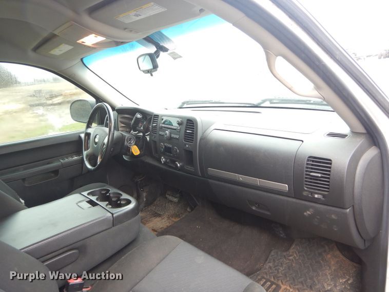 image for item GK9073 2011 Chevrolet Silverado 1500  Crew Cab pickup truck