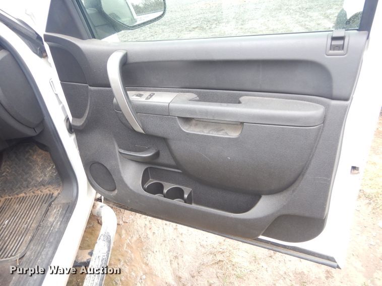 image for item GK9073 2011 Chevrolet Silverado 1500  Crew Cab pickup truck