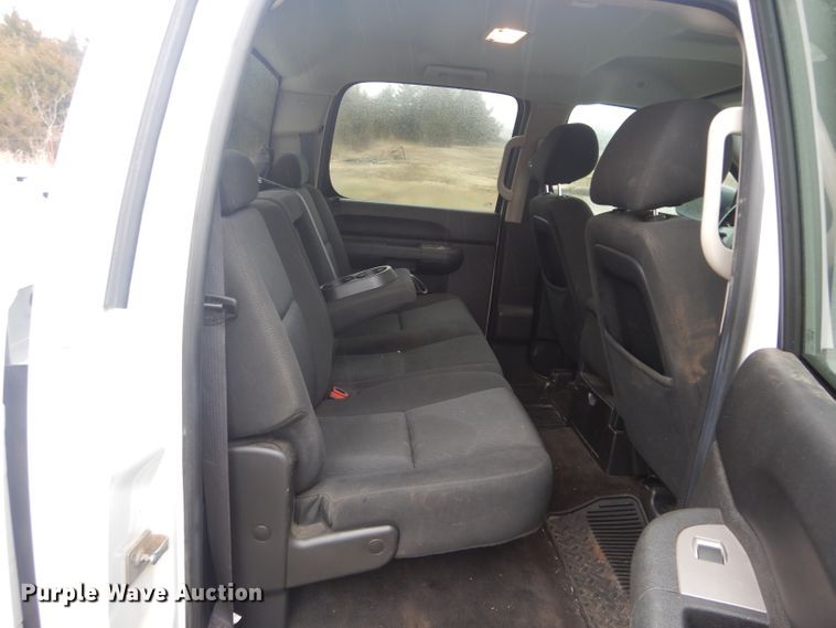 image for item GK9073 2011 Chevrolet Silverado 1500  Crew Cab pickup truck