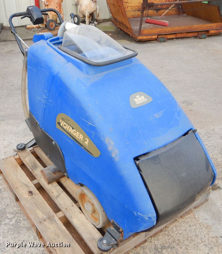 image for item GN9237 Windsor Voyager 2 floor scrubber