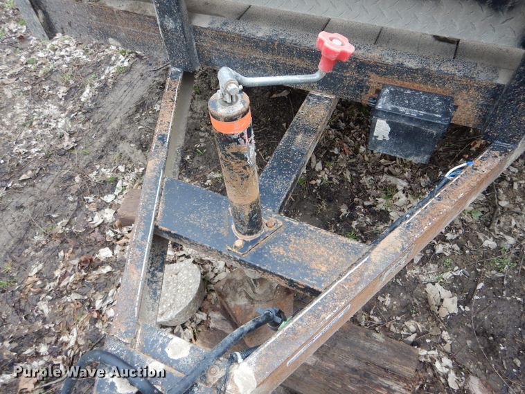 image for item GO9549 2005 J&W utility trailer