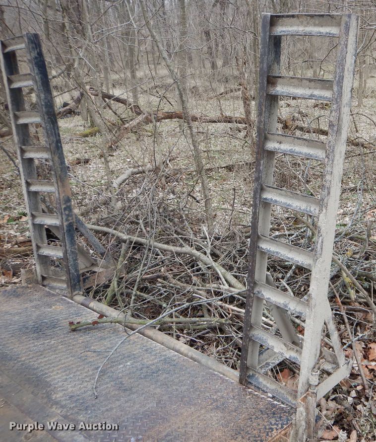 image for item GO9549 2005 J&W utility trailer