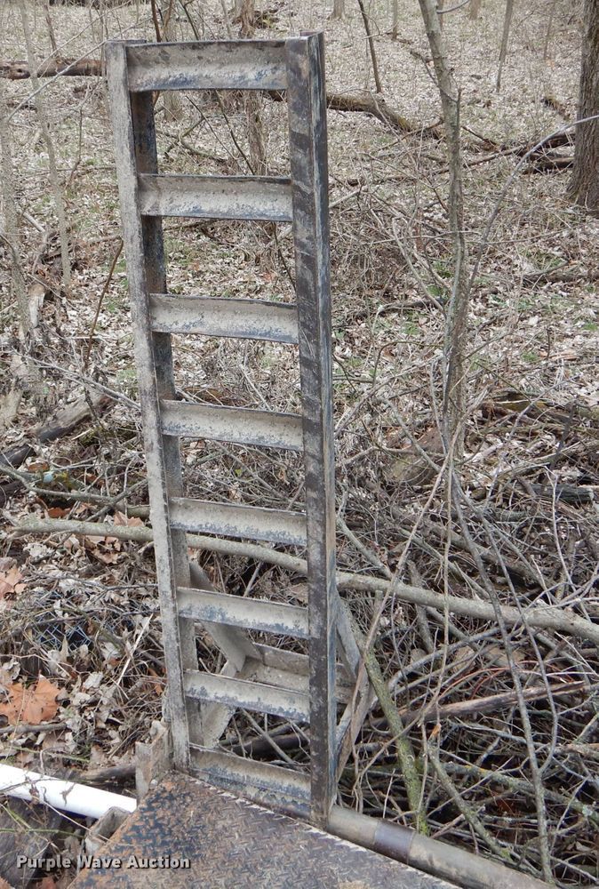 image for item GO9549 2005 J&W utility trailer