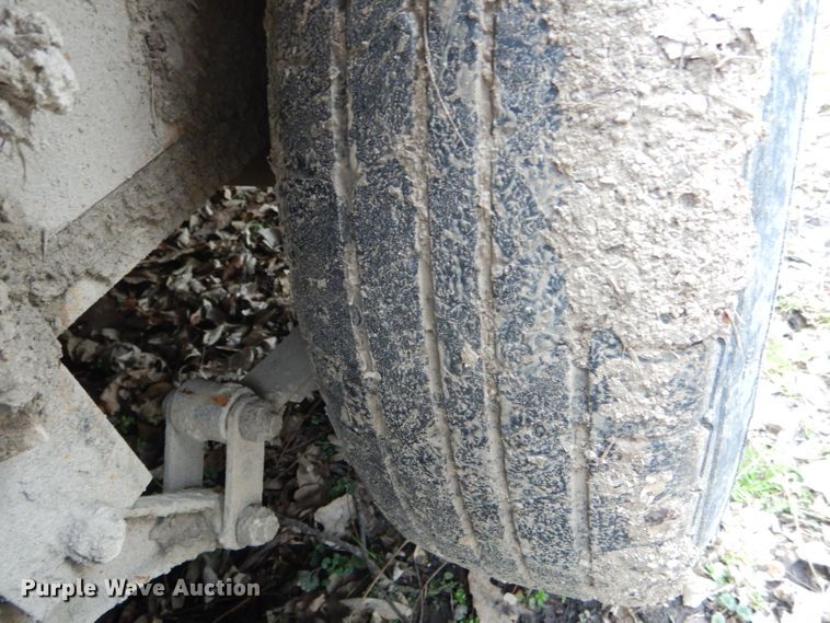 image for item GO9549 2005 J&W utility trailer