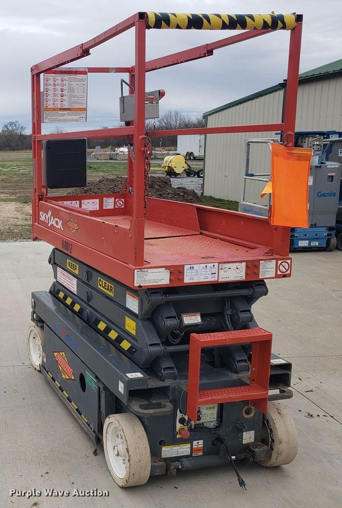 image for item GP9017 Skyjack SJIII 3219 scissor lift