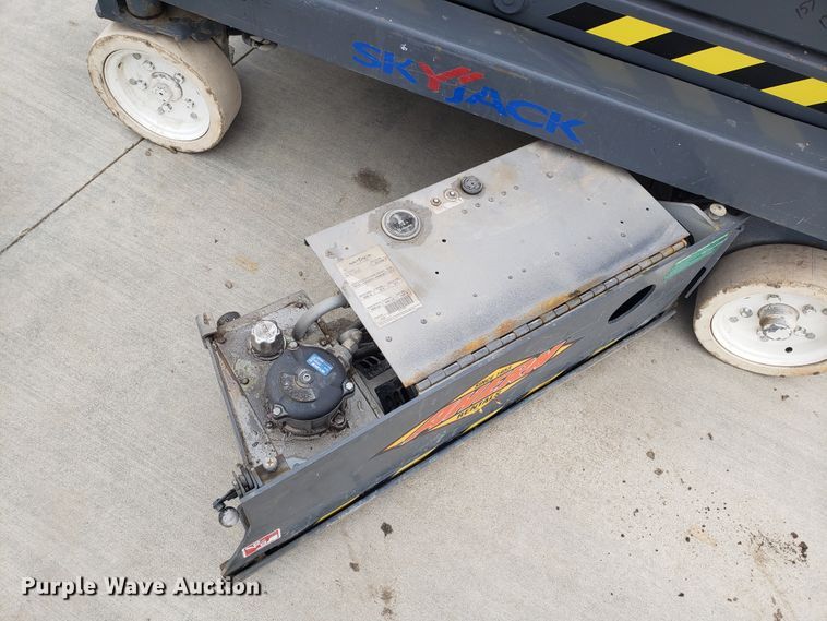image for item GP9017 Skyjack SJIII 3219 scissor lift