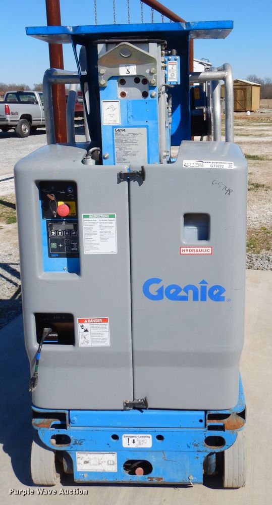 image for item GT9222 2013 Genie GR-12 vertical lift