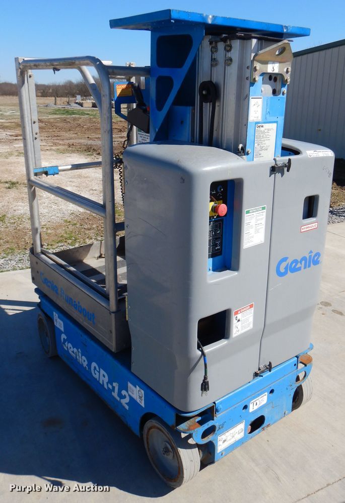 image for item GT9222 2013 Genie GR-12 vertical lift