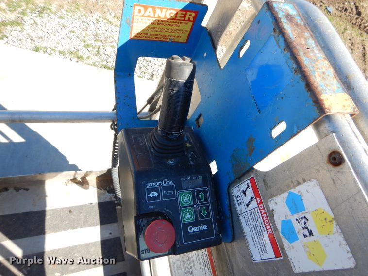 image for item GT9222 2013 Genie GR-12 vertical lift