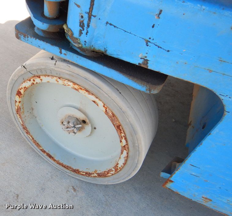 image for item GT9222 2013 Genie GR-12 vertical lift