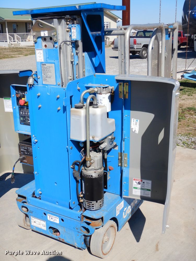 image for item GT9222 2013 Genie GR-12 vertical lift