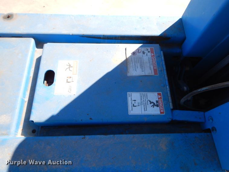 image for item GT9222 2013 Genie GR-12 vertical lift