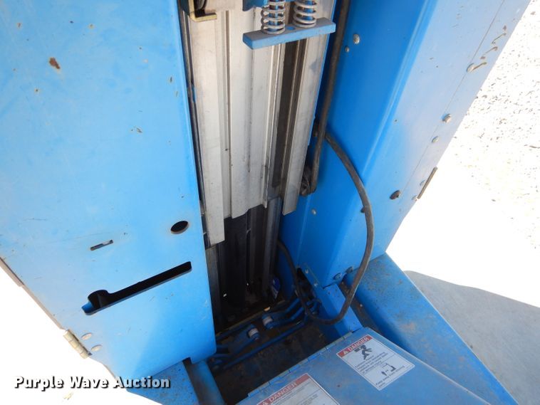 image for item GT9222 2013 Genie GR-12 vertical lift