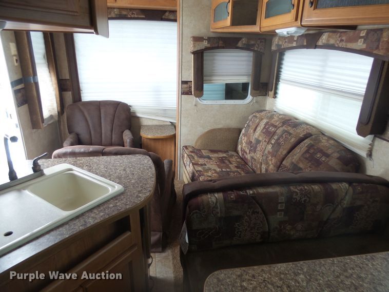 image for item GV9751 2008 Keystone 252RL  camper