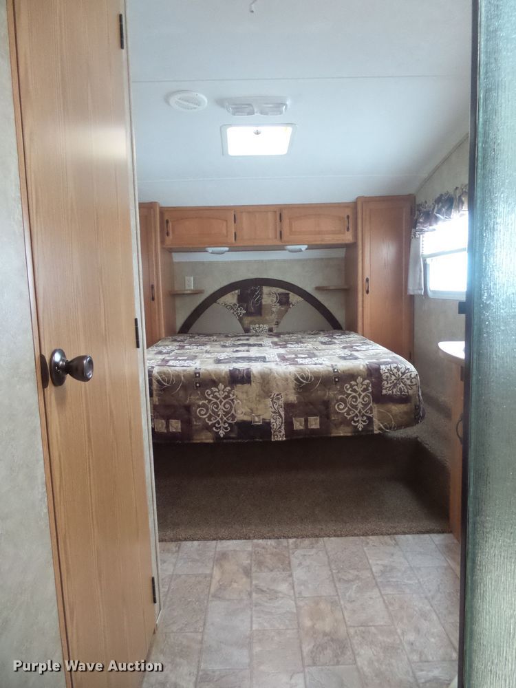 image for item GV9751 2008 Keystone 252RL  camper