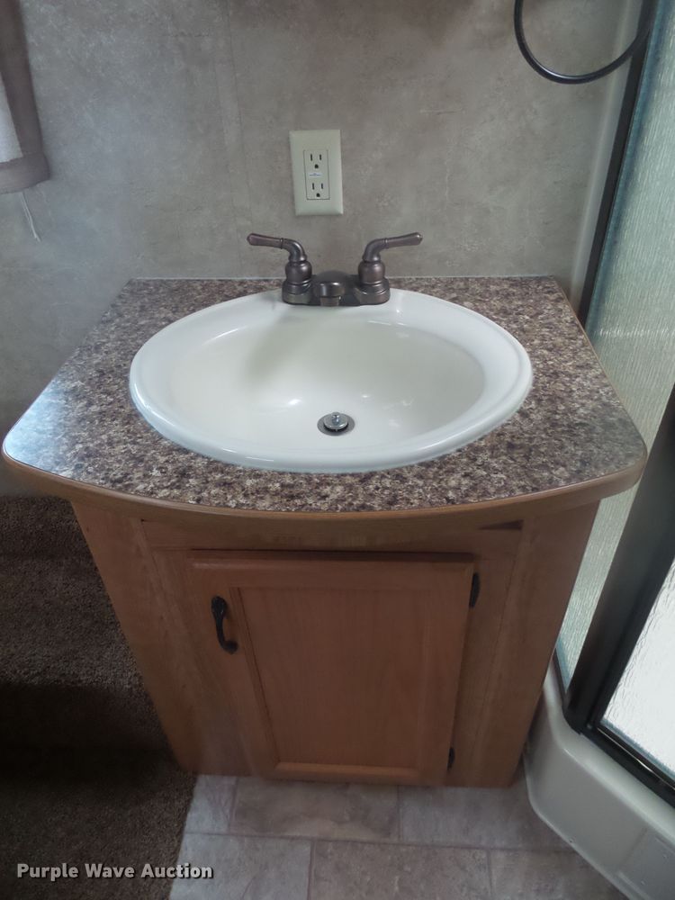 image for item GV9751 2008 Keystone 252RL  camper