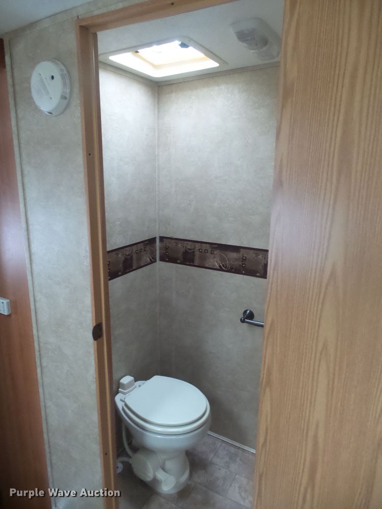 image for item GV9751 2008 Keystone 252RL  camper