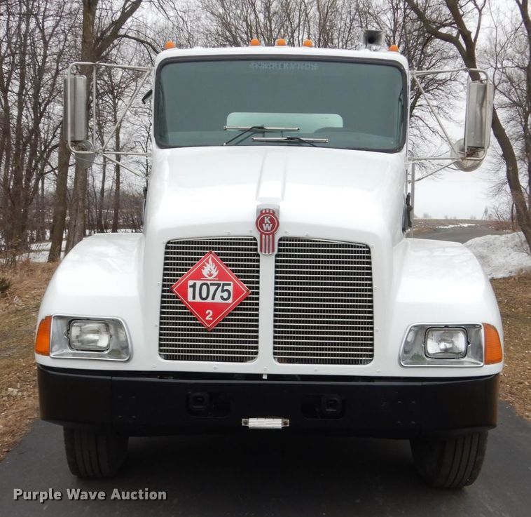 image for item GW9622 2004 Kenworth T300 propane delivery truck