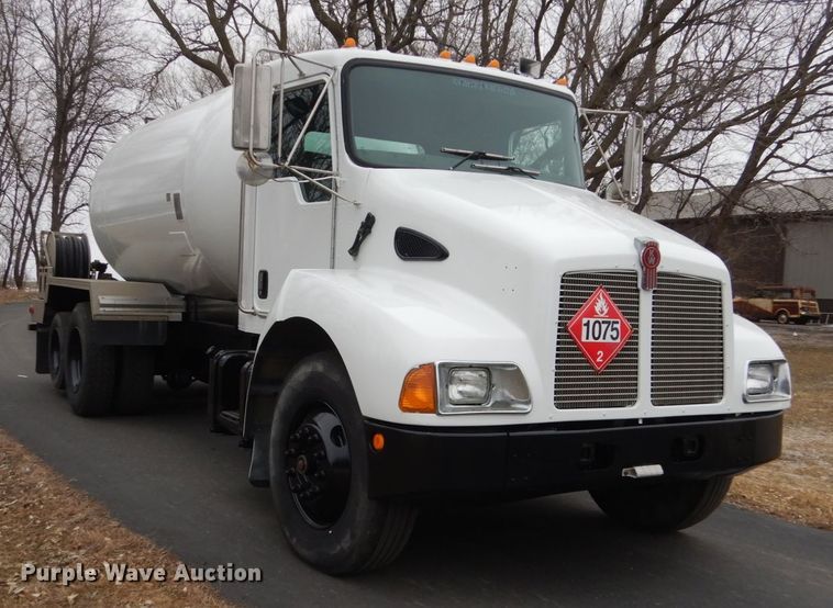 image for item GW9622 2004 Kenworth T300 propane delivery truck
