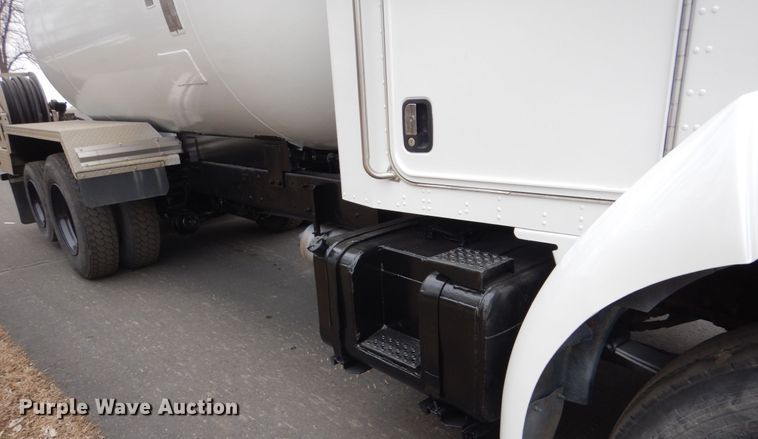 image for item GW9622 2004 Kenworth T300 propane delivery truck