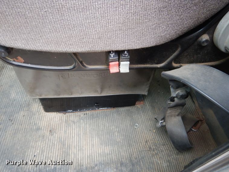 image for item GW9622 2004 Kenworth T300 propane delivery truck