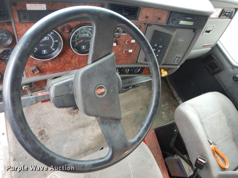 image for item GW9622 2004 Kenworth T300 propane delivery truck