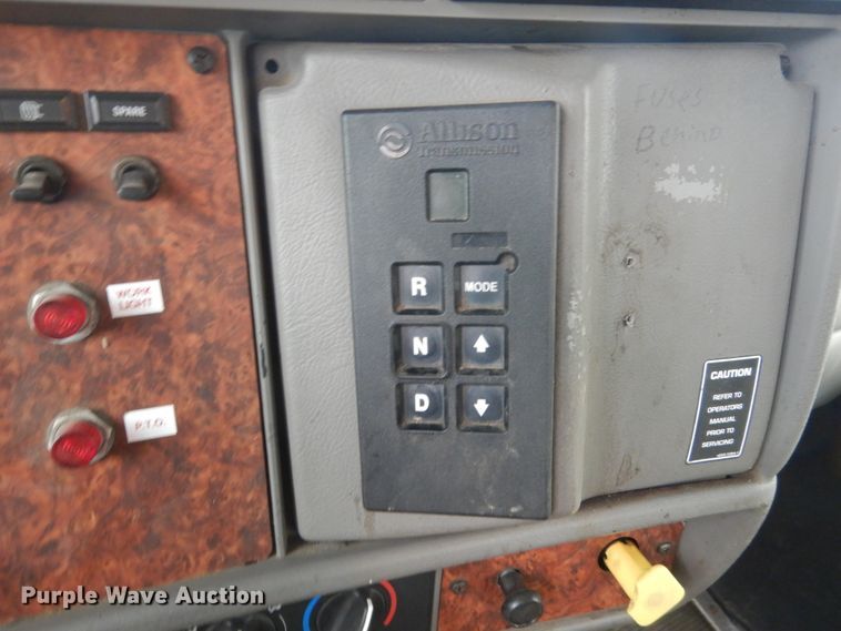 image for item GW9622 2004 Kenworth T300 propane delivery truck