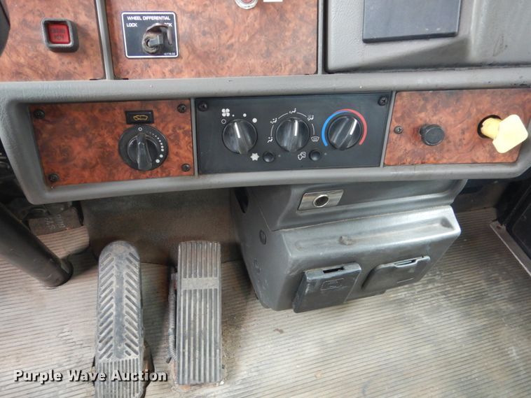 image for item GW9622 2004 Kenworth T300 propane delivery truck