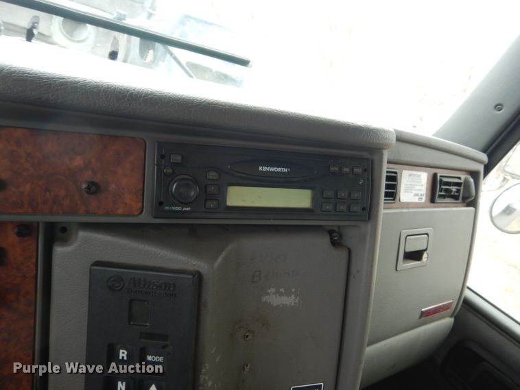 image for item GW9622 2004 Kenworth T300 propane delivery truck