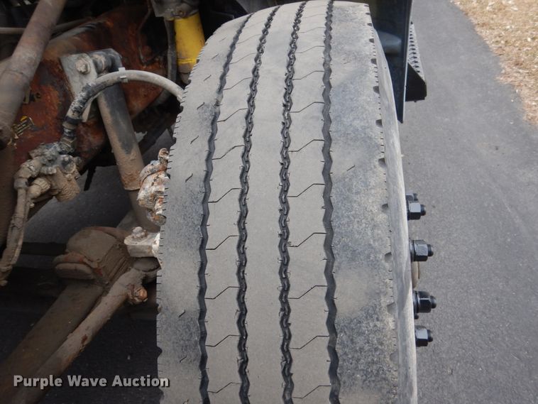 image for item GW9622 2004 Kenworth T300 propane delivery truck