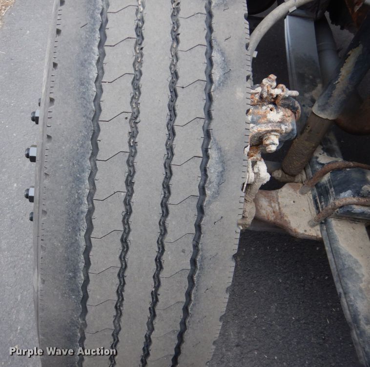 image for item GW9622 2004 Kenworth T300 propane delivery truck