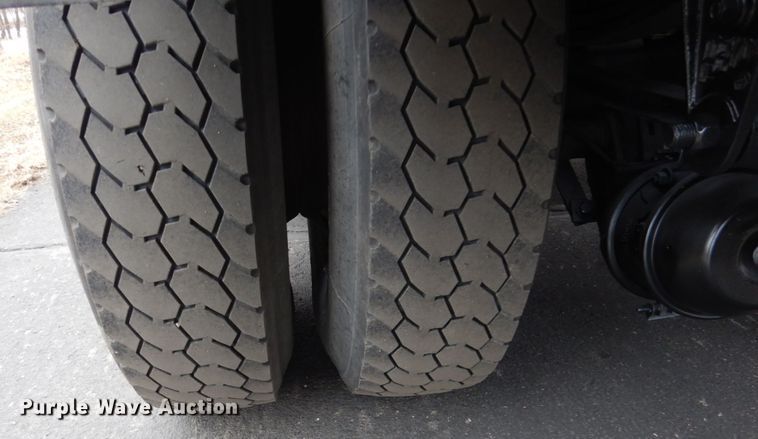 image for item GW9622 2004 Kenworth T300 propane delivery truck