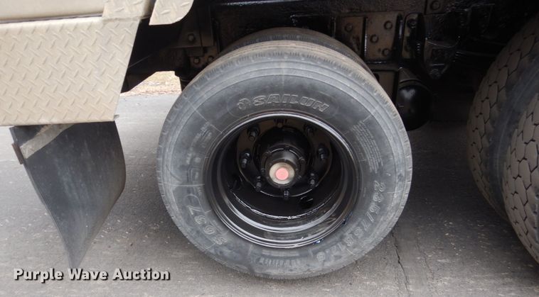 image for item GW9622 2004 Kenworth T300 propane delivery truck