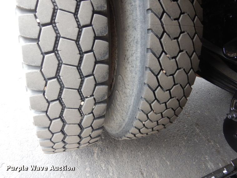 image for item GW9622 2004 Kenworth T300 propane delivery truck