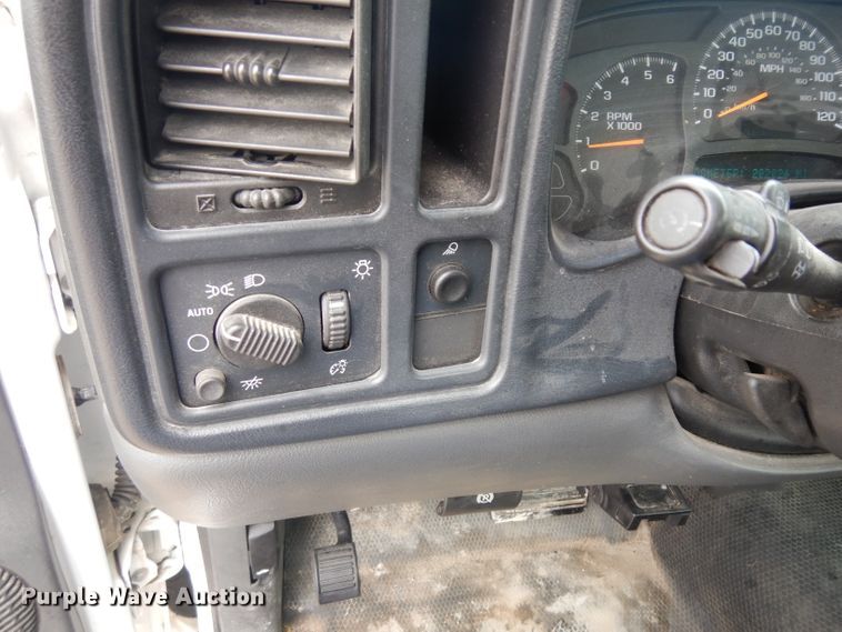 image for item GX9981 2005 Chevrolet Silverado 1500  pickup truck