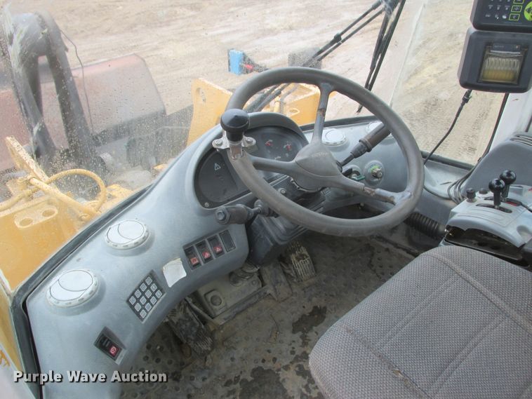 image for item DA8355 2004 Volvo L120E  wheel loader