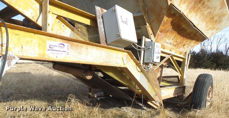 image for item DD1959 Conveyor and hopper bin