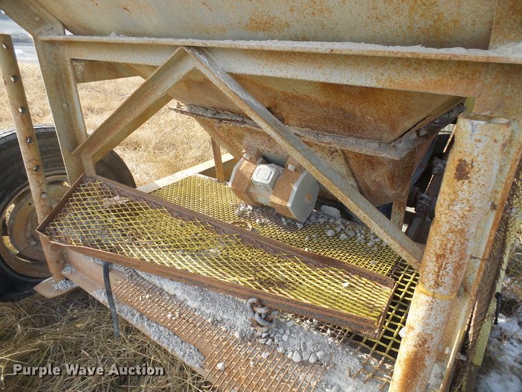 image for item DD1959 Conveyor and hopper bin