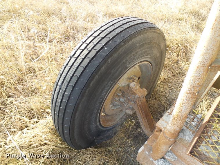 image for item DD1959 Conveyor and hopper bin
