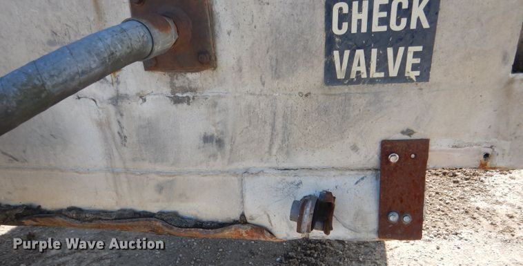 image for item DF3004 1981 East end dump trailer