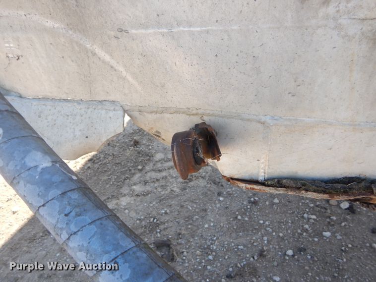 image for item DF3004 1981 East end dump trailer