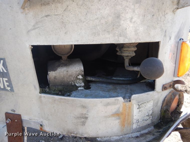 image for item DF3004 1981 East end dump trailer