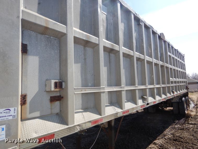 image for item DF3004 1981 East end dump trailer