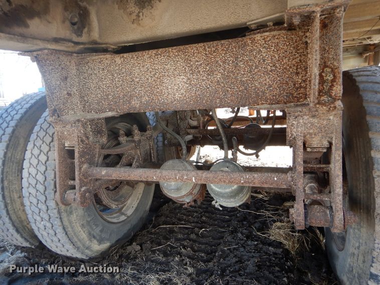 image for item DF3004 1981 East end dump trailer