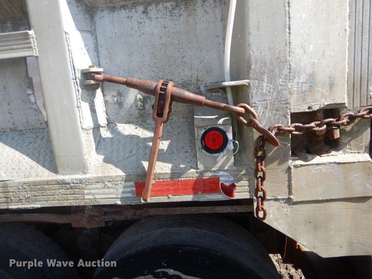 image for item DF3004 1981 East end dump trailer