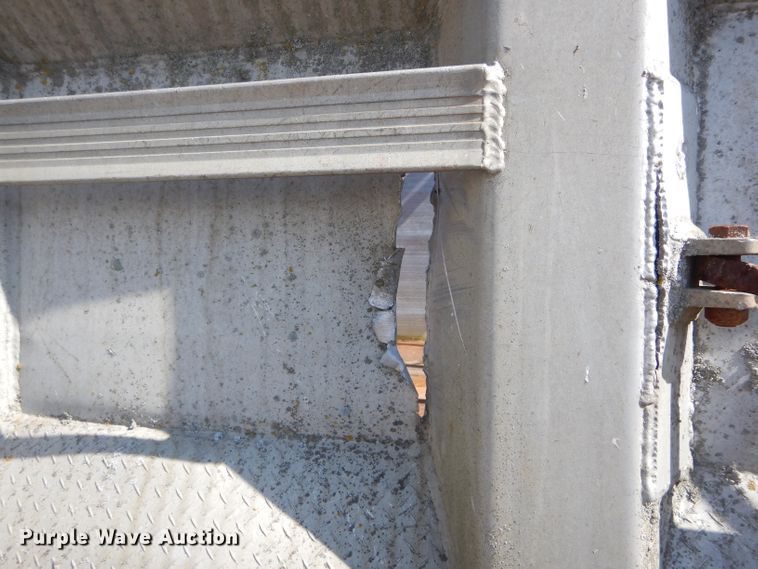 image for item DF3004 1981 East end dump trailer