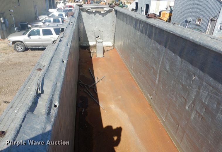 image for item DF3004 1981 East end dump trailer