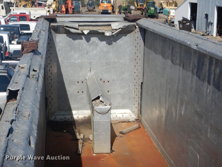 image for item DF3004 1981 East end dump trailer